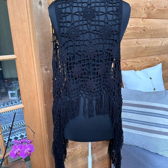 SAY WHAT Black Crochet Fringe Vest Boho Festival Open Knit Layering Duster Sz XS - Picture 12 of 14
